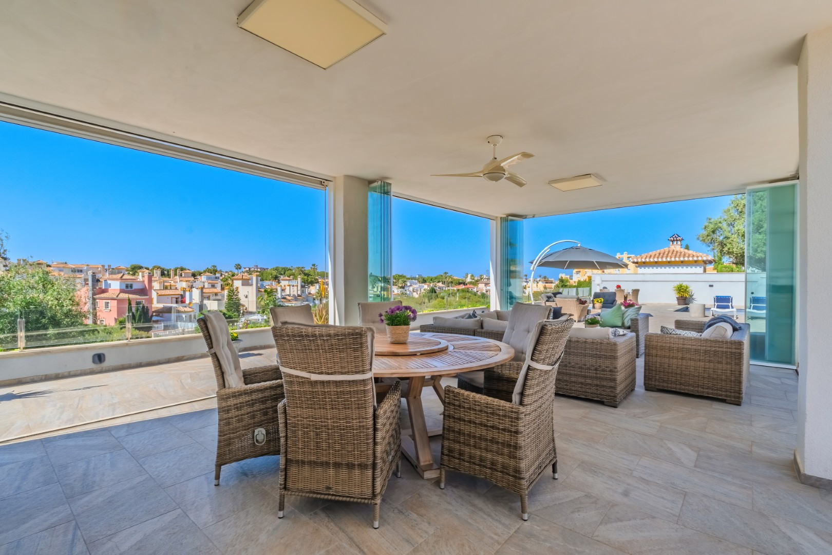 Resale - 5 Bedroom 4 Bathroom Villa in Orihuela Costa - Cabo Roig - Alicante