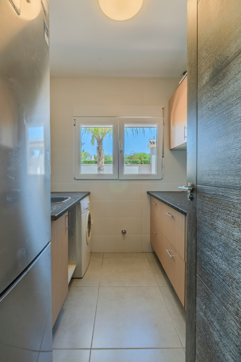 Resale - 5 Bedroom 4 Bathroom Villa in Orihuela Costa - Cabo Roig - Alicante