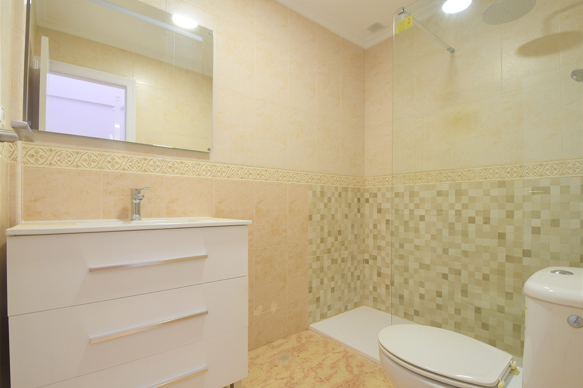 Resale - 3 Bedroom 3 Bathroom Townhouse in Orihuela Costa - Playa Flamenca - Alicante