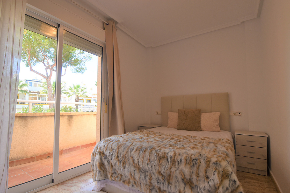 Resale - 3 Bedroom 3 Bathroom Townhouse in Orihuela Costa - Playa Flamenca - Alicante