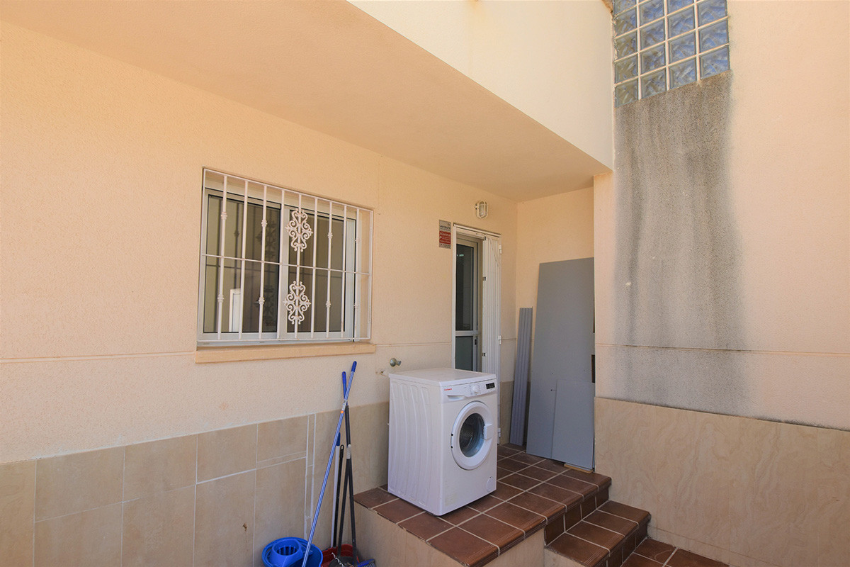 Resale - 3 Bedroom 3 Bathroom Townhouse in Orihuela Costa - Playa Flamenca - Alicante