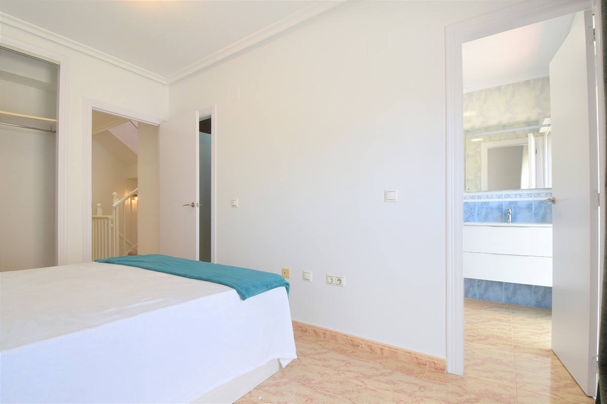 Resale - 3 Bedroom 3 Bathroom Townhouse in Orihuela Costa - Playa Flamenca - Alicante