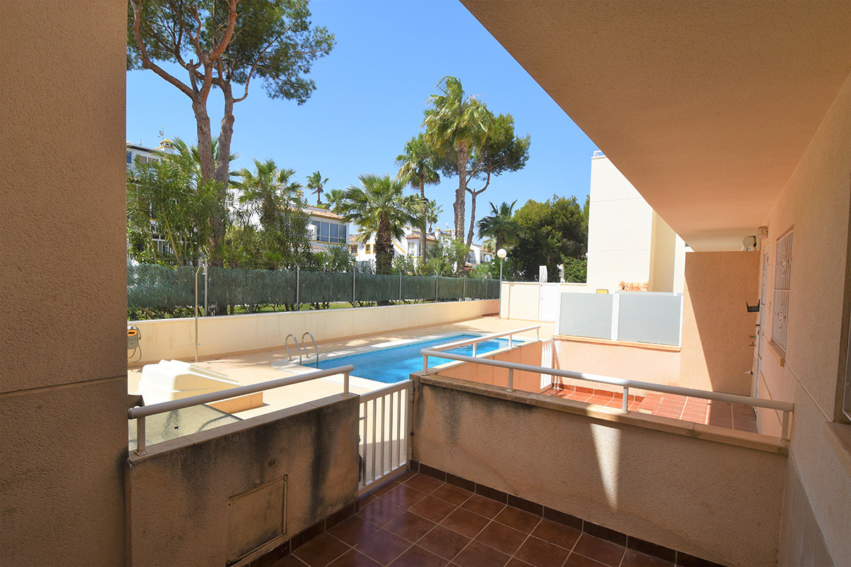Resale - 3 Bedroom 3 Bathroom Townhouse in Orihuela Costa - Playa Flamenca - Alicante