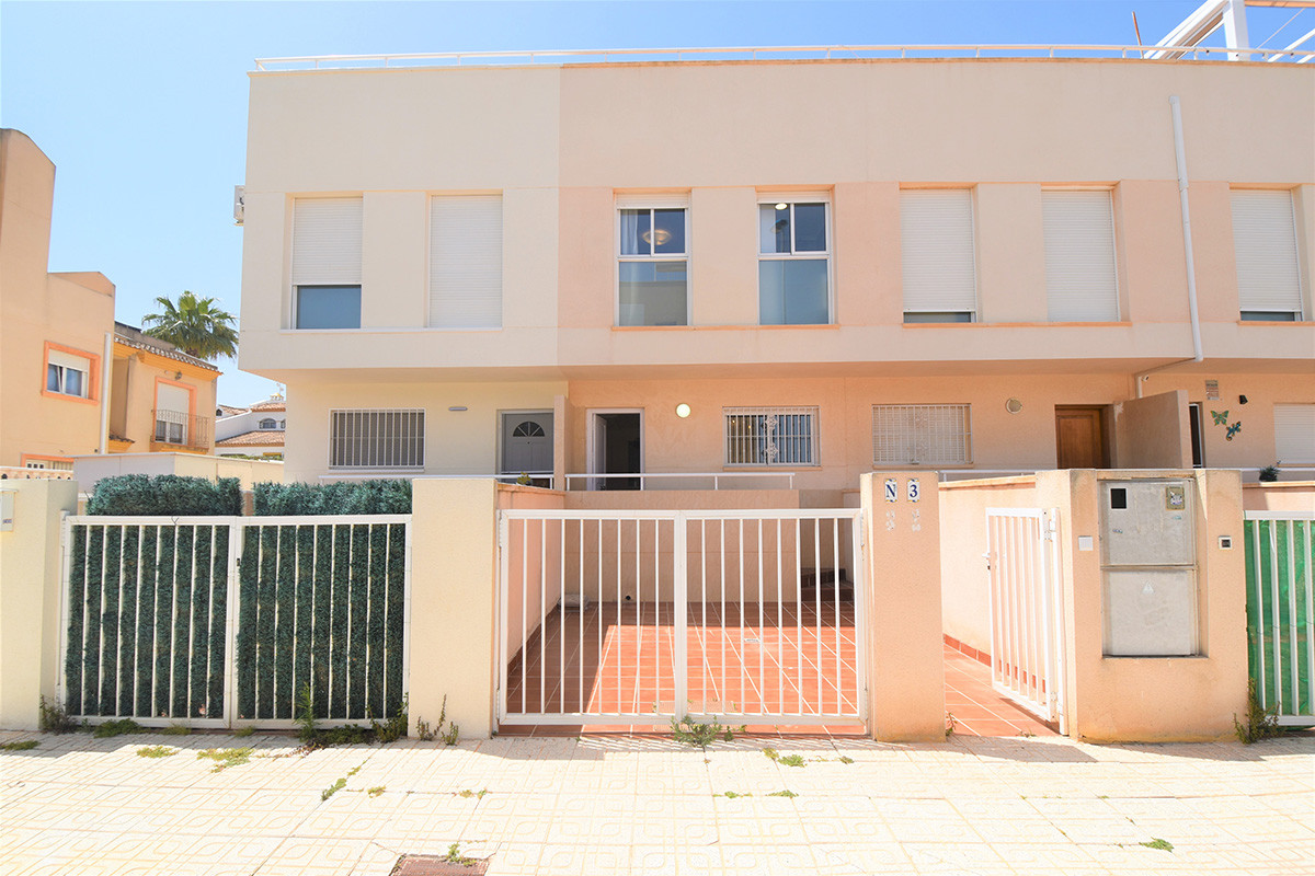Resale - 3 Bedroom 3 Bathroom Townhouse in Orihuela Costa - Playa Flamenca - Alicante