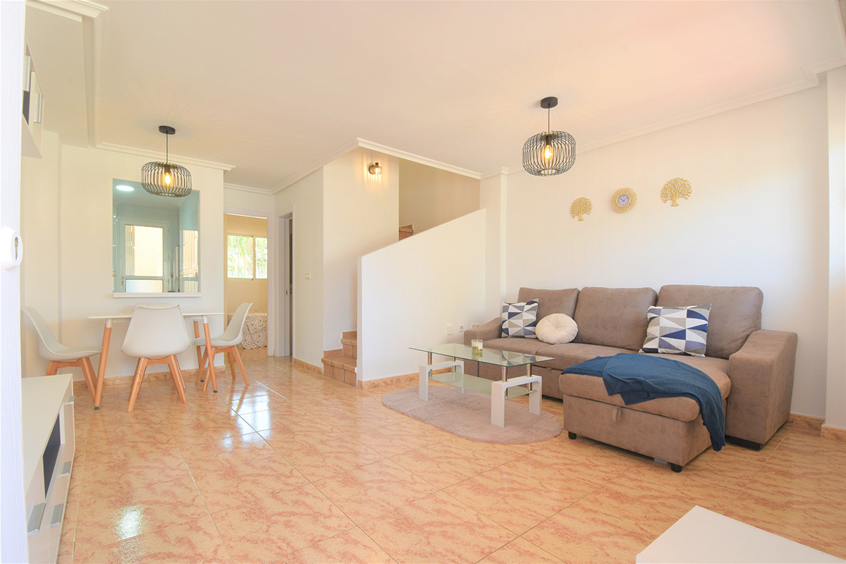 Resale - 3 Bedroom 3 Bathroom Townhouse in Orihuela Costa - Playa Flamenca - Alicante