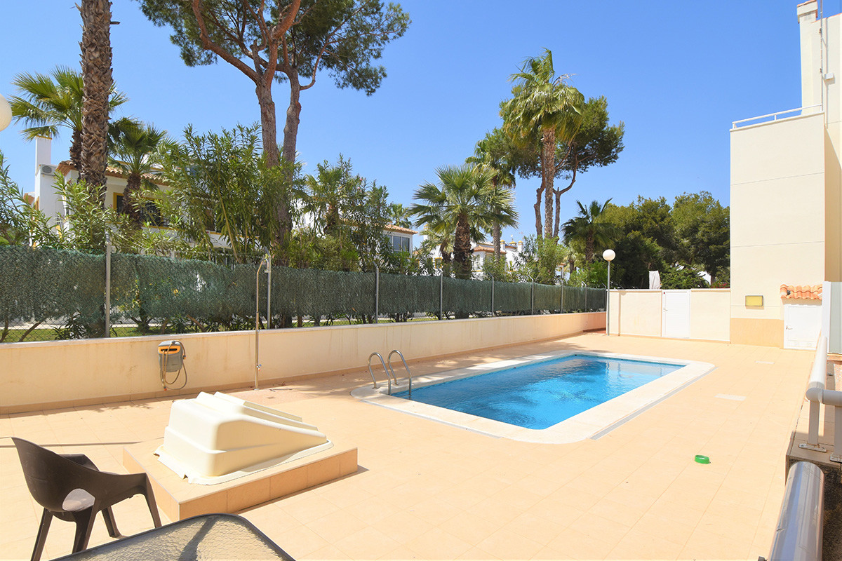 Resale - 3 Bedroom 3 Bathroom Townhouse in Orihuela Costa - Playa Flamenca - Alicante