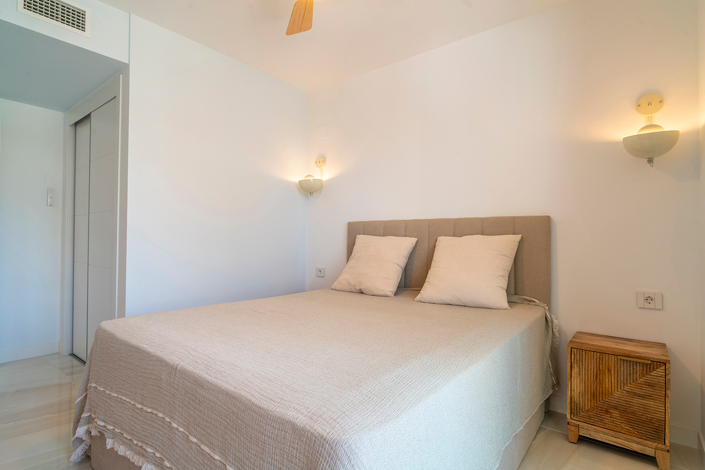 Resale - 3 Bedroom 2 Bathroom Flat / Apartment in Orihuela Costa - Punta Prima - Alicante