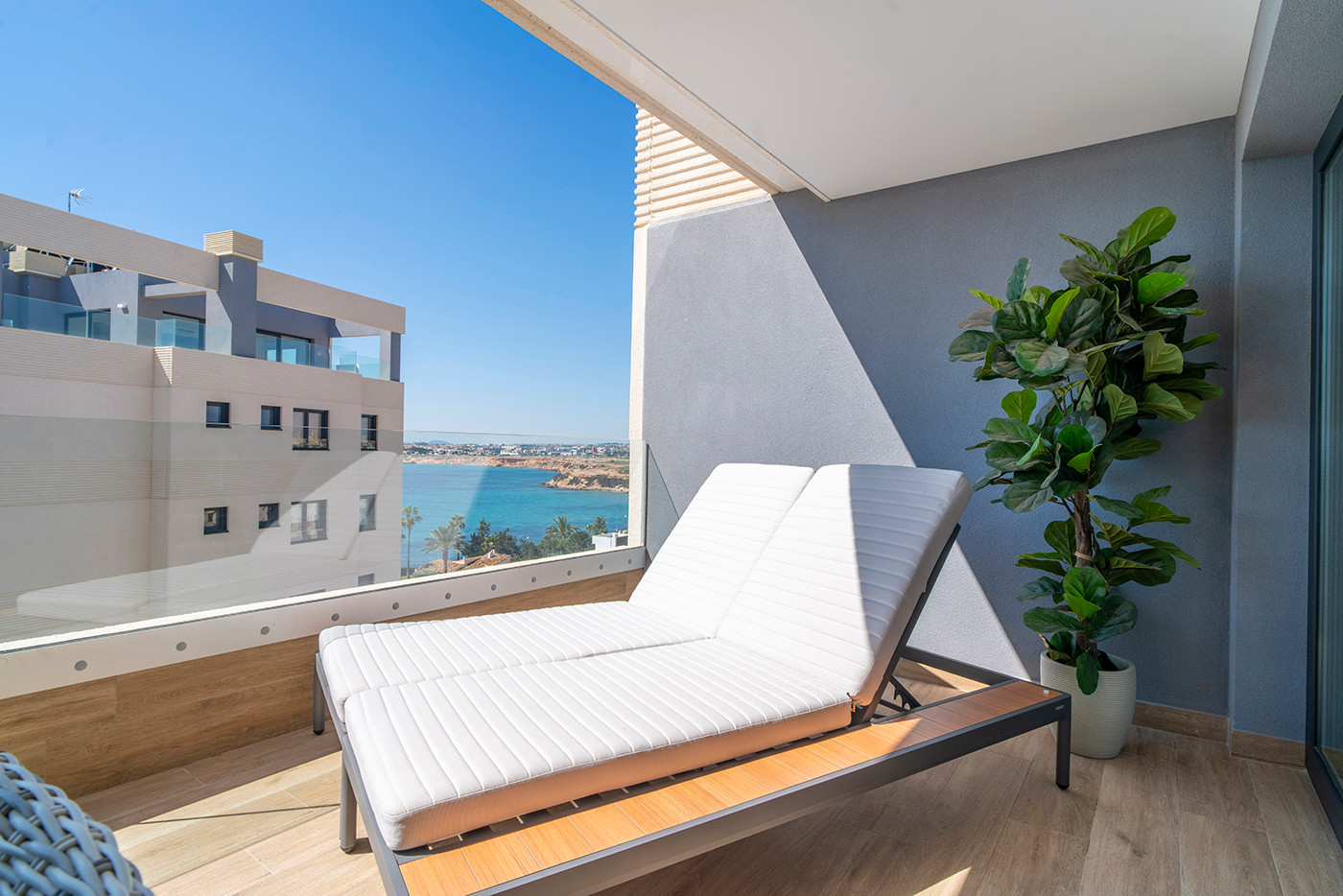 Resale - 3 Bedroom 2 Bathroom Flat / Apartment in Orihuela Costa - Punta Prima - Alicante