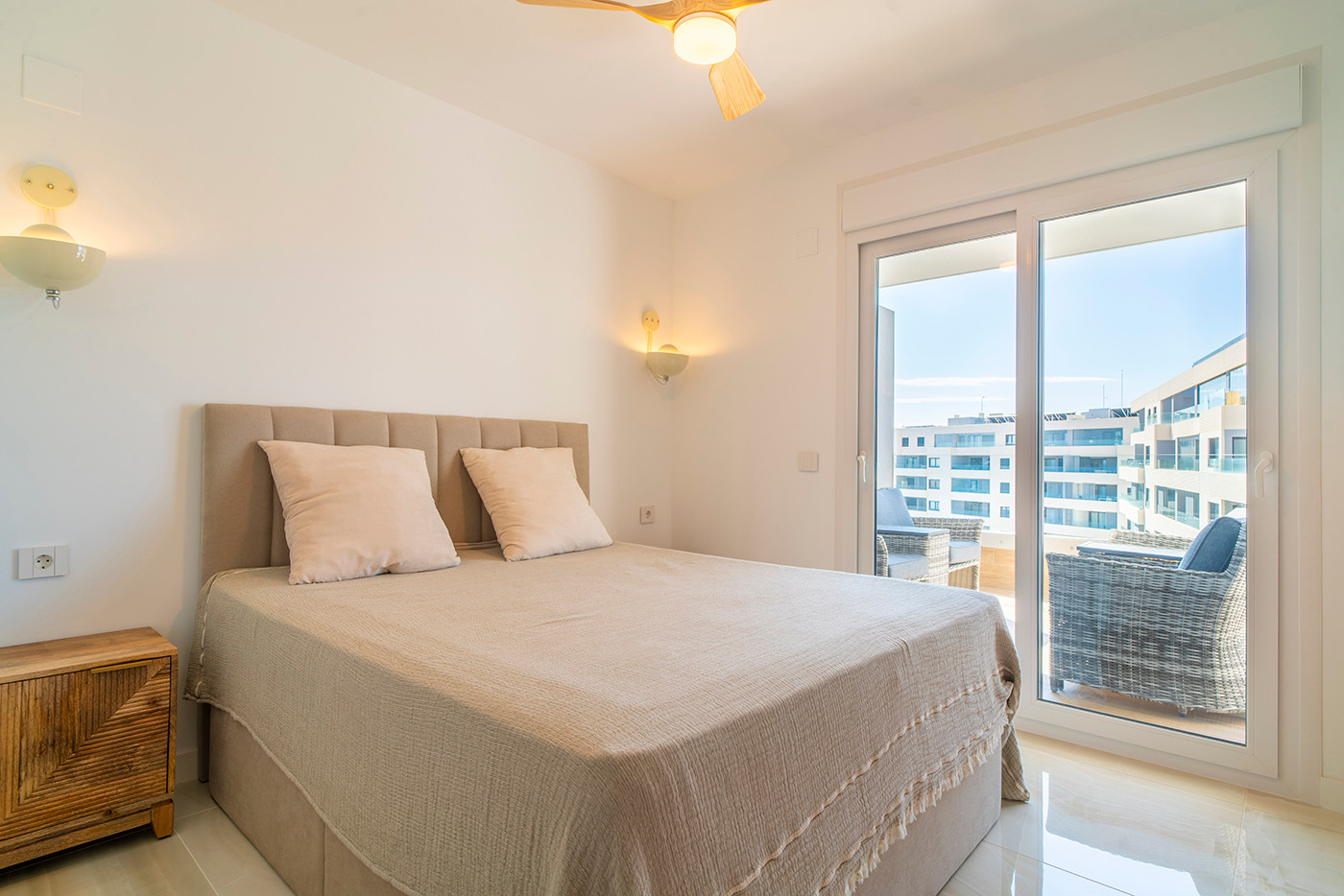 Resale - 3 Bedroom 2 Bathroom Flat / Apartment in Orihuela Costa - Punta Prima - Alicante
