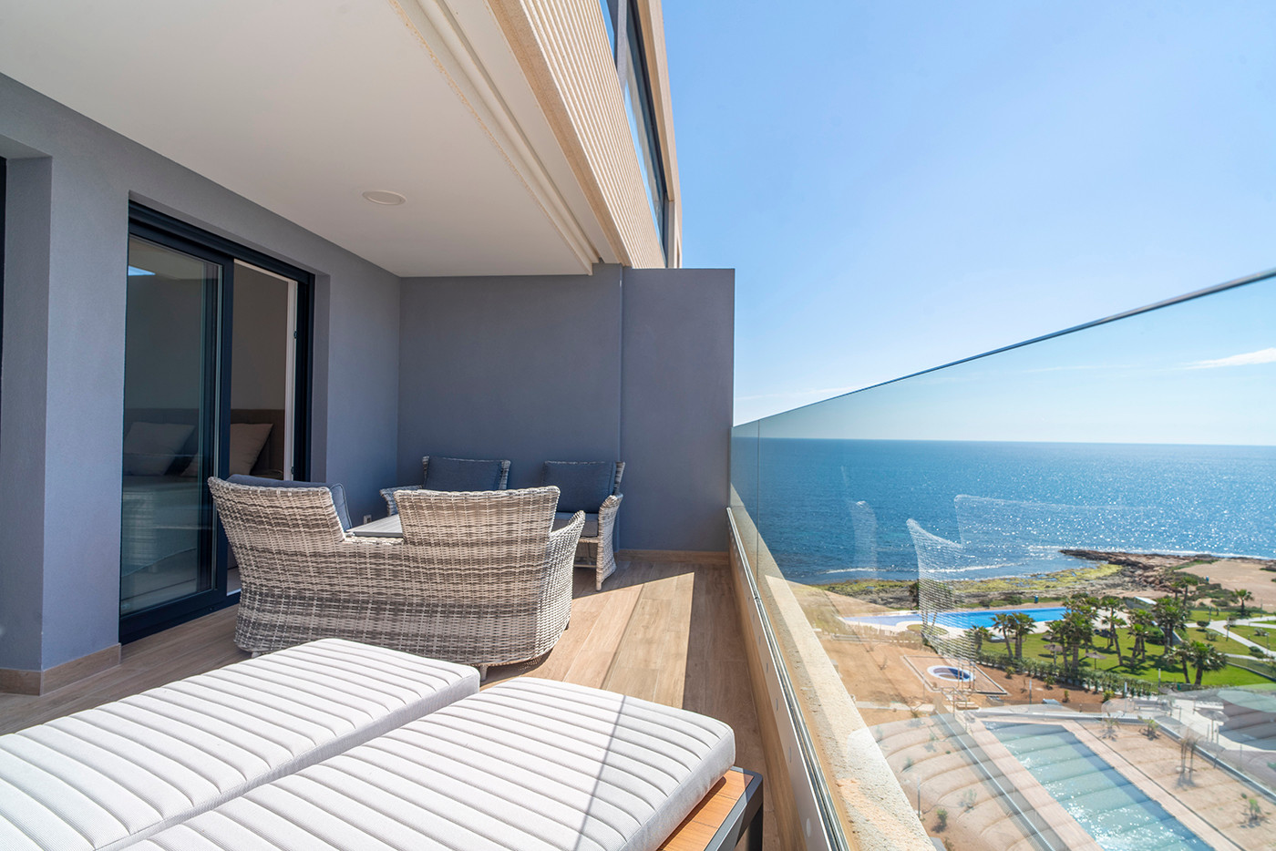 Resale - 3 Bedroom 2 Bathroom Flat / Apartment in Orihuela Costa - Punta Prima - Alicante