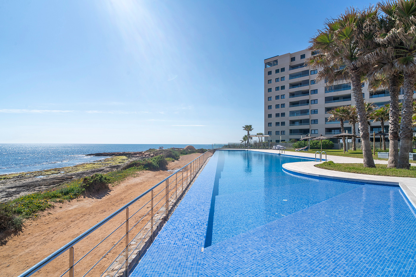 Resale - 3 Bedroom 2 Bathroom Flat / Apartment in Orihuela Costa - Punta Prima - Alicante