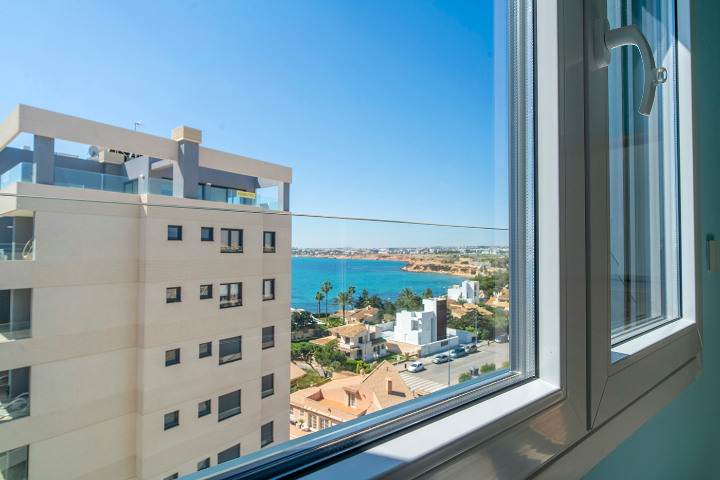 Resale - 3 Bedroom 2 Bathroom Flat / Apartment in Orihuela Costa - Punta Prima - Alicante