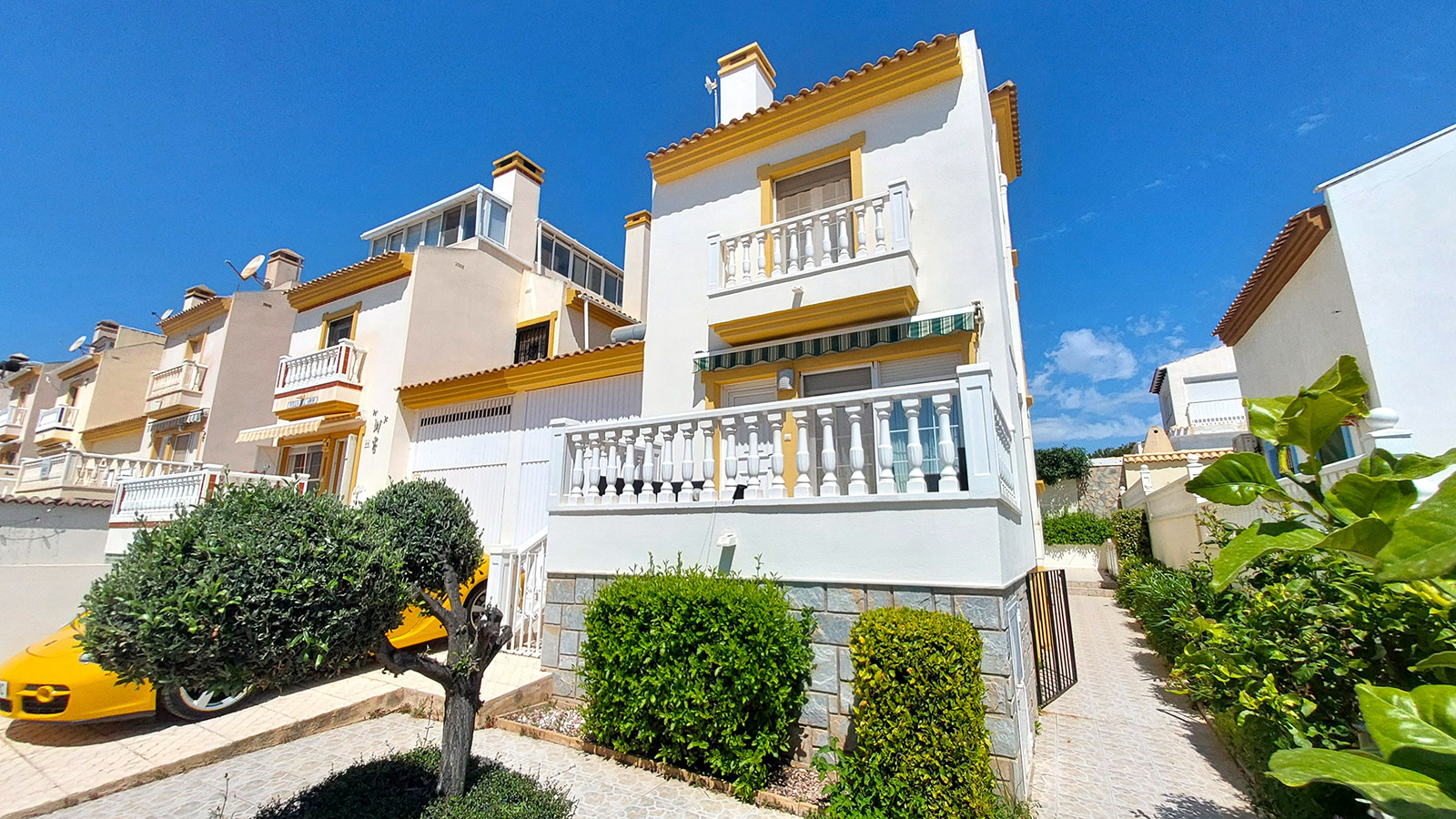 Resale - 3 Bedroom 3 Bathroom Villa in Orihuela Costa - Cabo Roig - Alicante