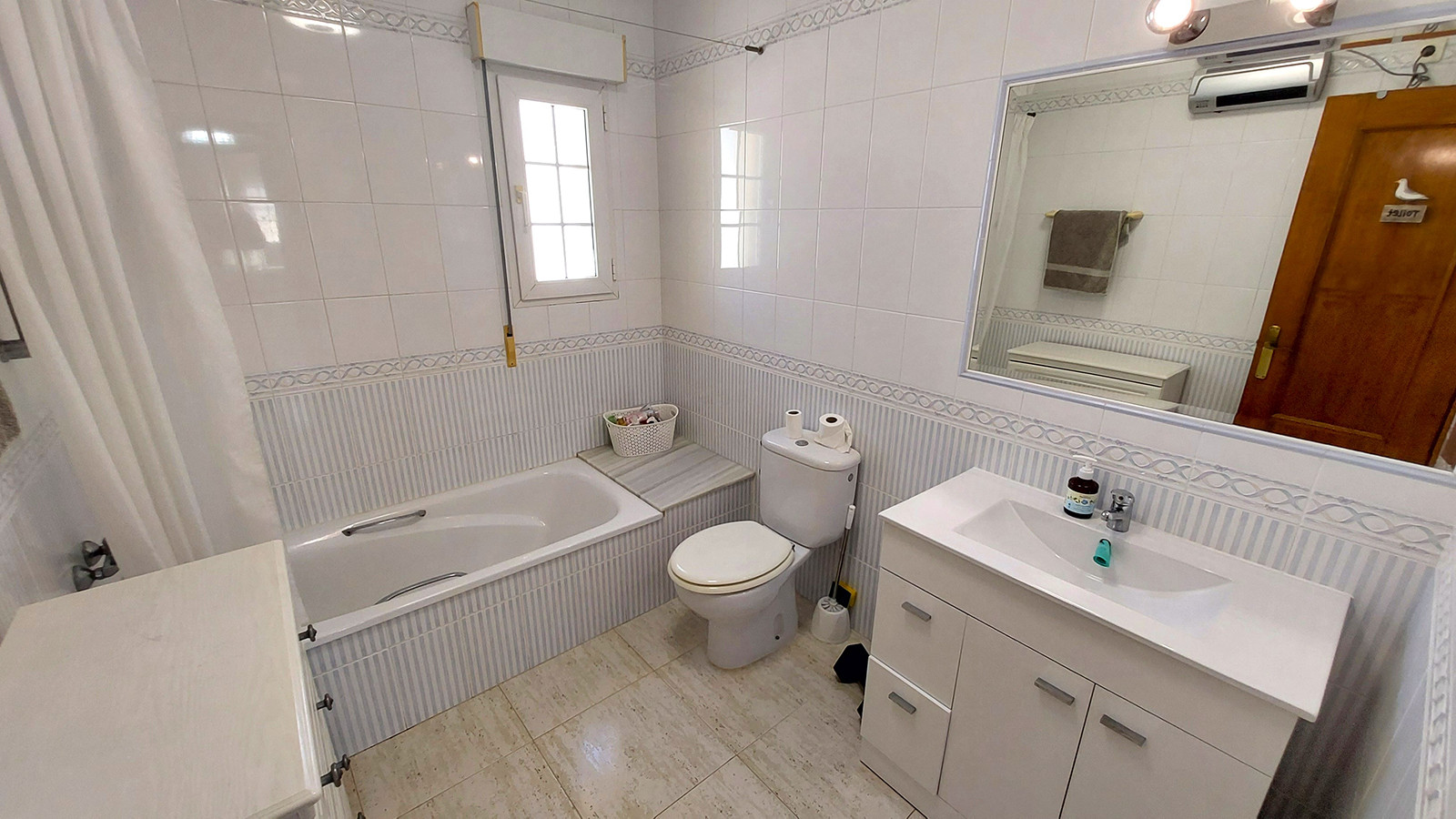 Resale - 3 Bedroom 3 Bathroom Villa in Orihuela Costa - Cabo Roig - Alicante