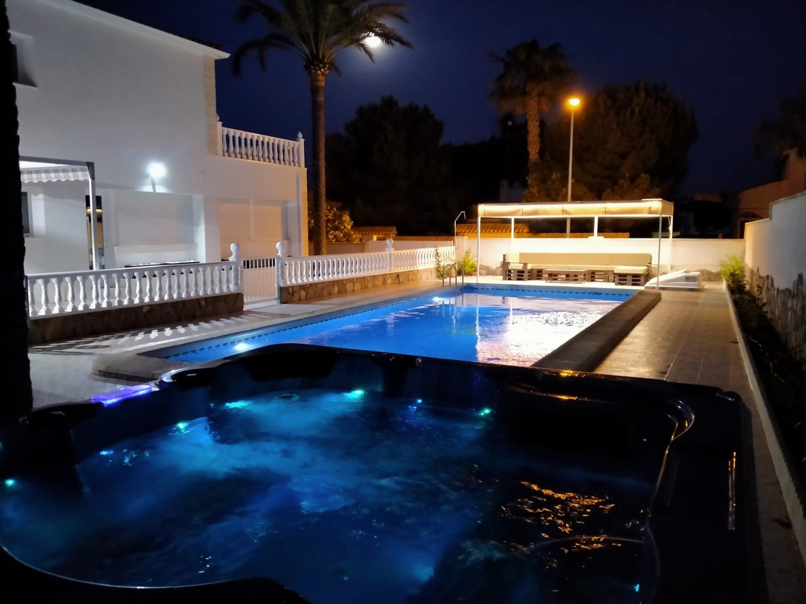 Resale - 6 Bedroom 5 Bathroom Villa in Orihuela Costa - La Zenia - Alicante