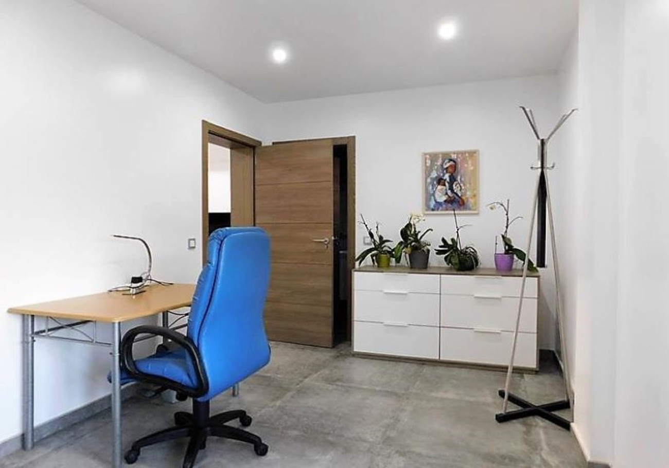 Resale - 6 Bedroom 5 Bathroom Villa in Orihuela Costa - La Zenia - Alicante