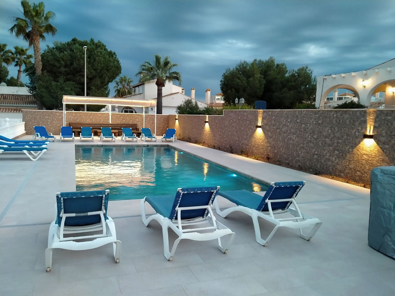 Resale - 6 Bedroom 5 Bathroom Villa in Orihuela Costa - La Zenia - Alicante