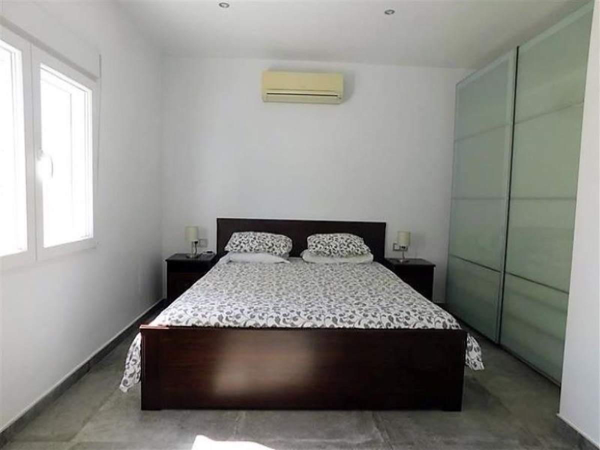 Resale - 6 Bedroom 5 Bathroom Villa in Orihuela Costa - La Zenia - Alicante