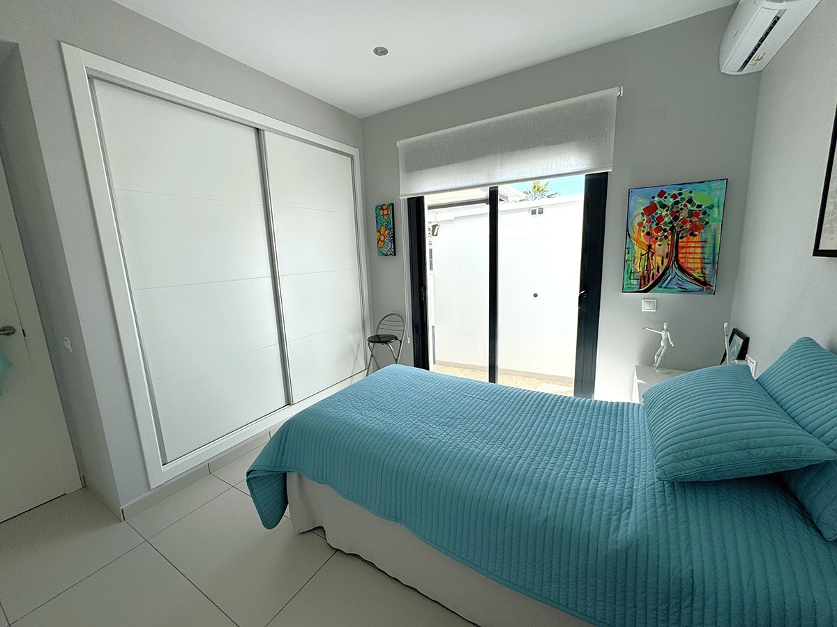 Resale - 3 Bedroom 2 Bathroom Villa in Orihuela Costa - Lomas de Cabo Roig - Alicante