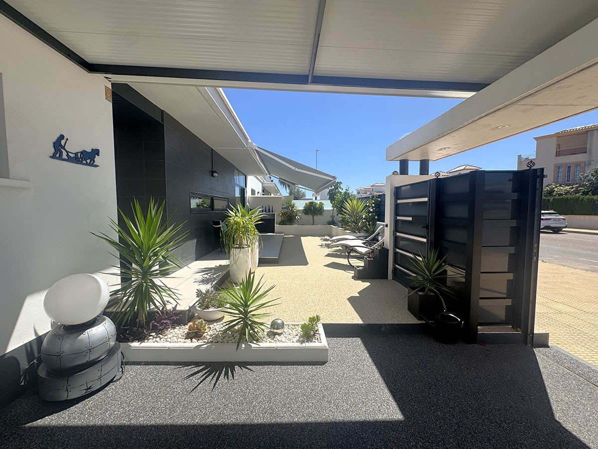 Resale - 3 Bedroom 2 Bathroom Villa in Orihuela Costa - Lomas de Cabo Roig - Alicante