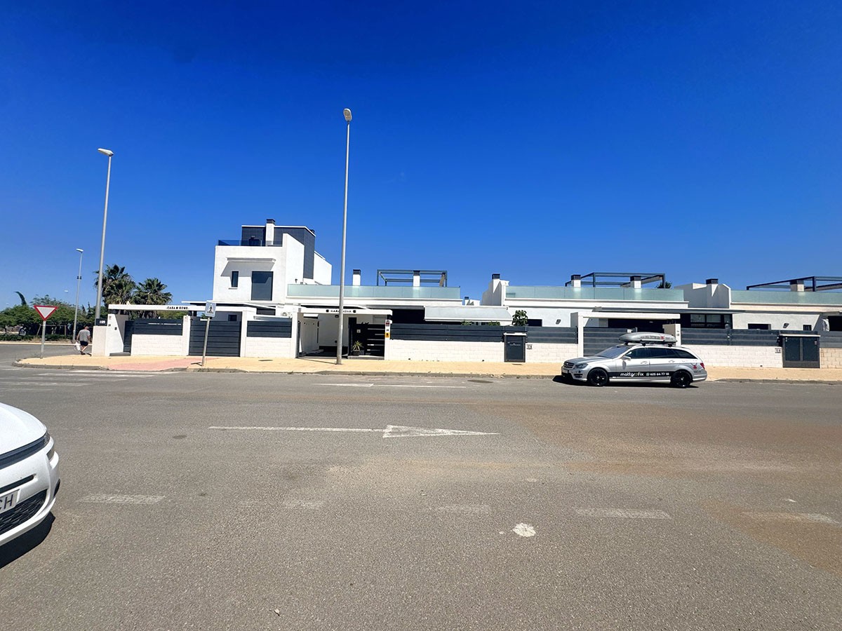 Resale - 3 Bedroom 2 Bathroom Villa in Orihuela Costa - Lomas de Cabo Roig - Alicante