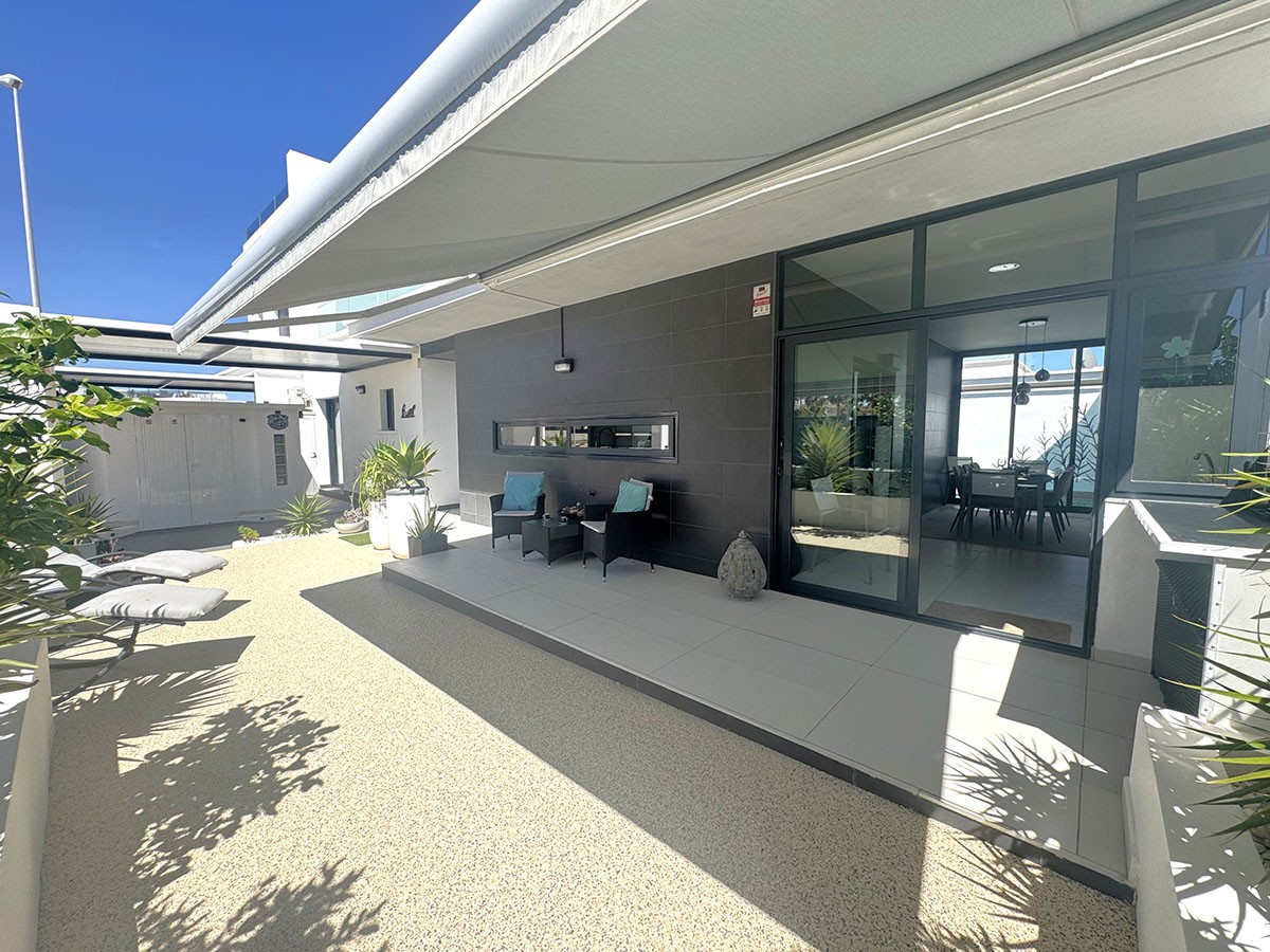 Resale - 3 Bedroom 2 Bathroom Villa in Orihuela Costa - Lomas de Cabo Roig - Alicante