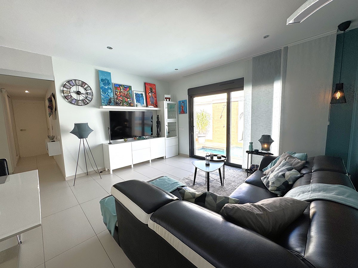 Resale - 3 Bedroom 2 Bathroom Villa in Orihuela Costa - Lomas de Cabo Roig - Alicante