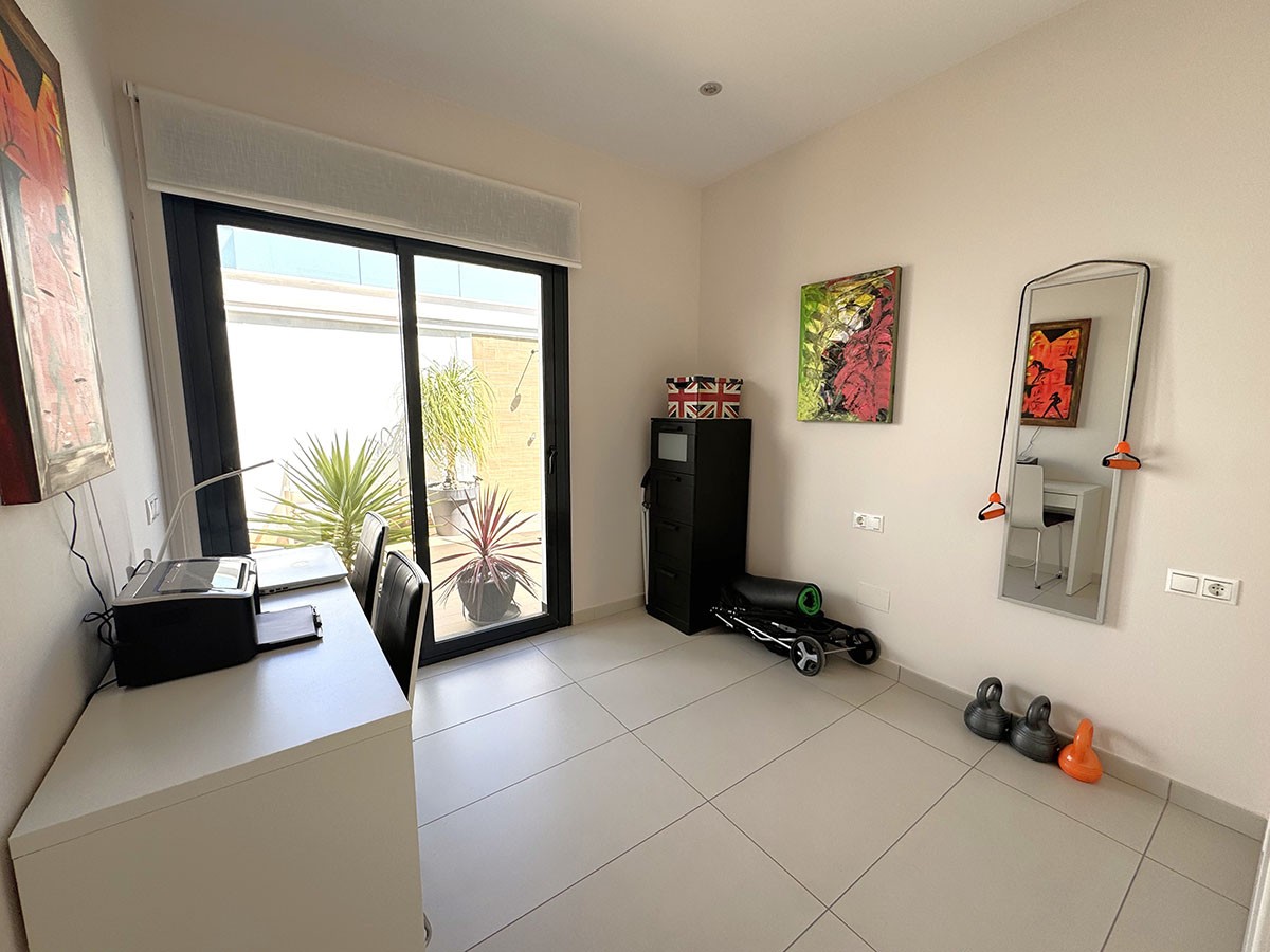 Resale - 3 Bedroom 2 Bathroom Villa in Orihuela Costa - Lomas de Cabo Roig - Alicante