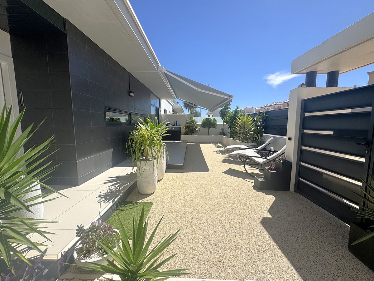 Resale - 3 Bedroom 2 Bathroom Villa in Orihuela Costa - Lomas de Cabo Roig - Alicante