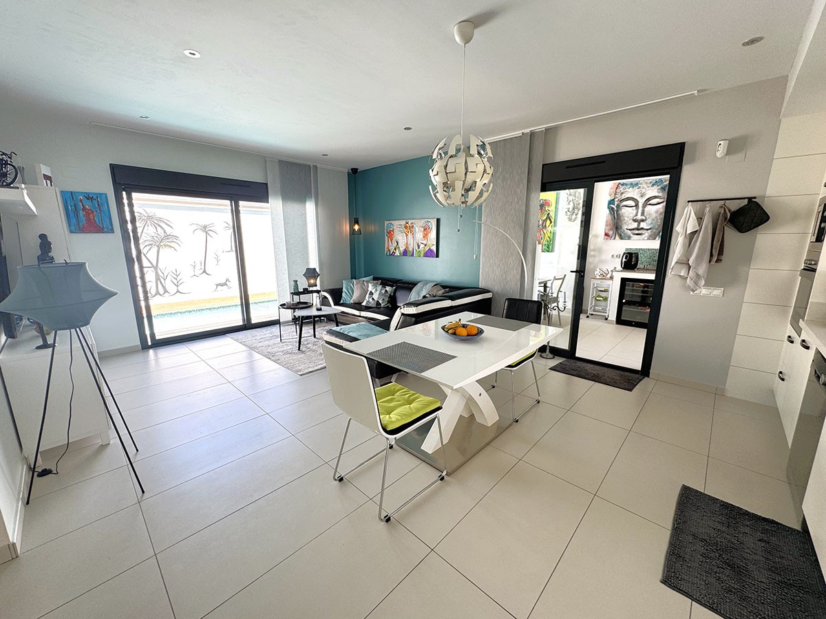 Resale - 3 Bedroom 2 Bathroom Villa in Orihuela Costa - Lomas de Cabo Roig - Alicante