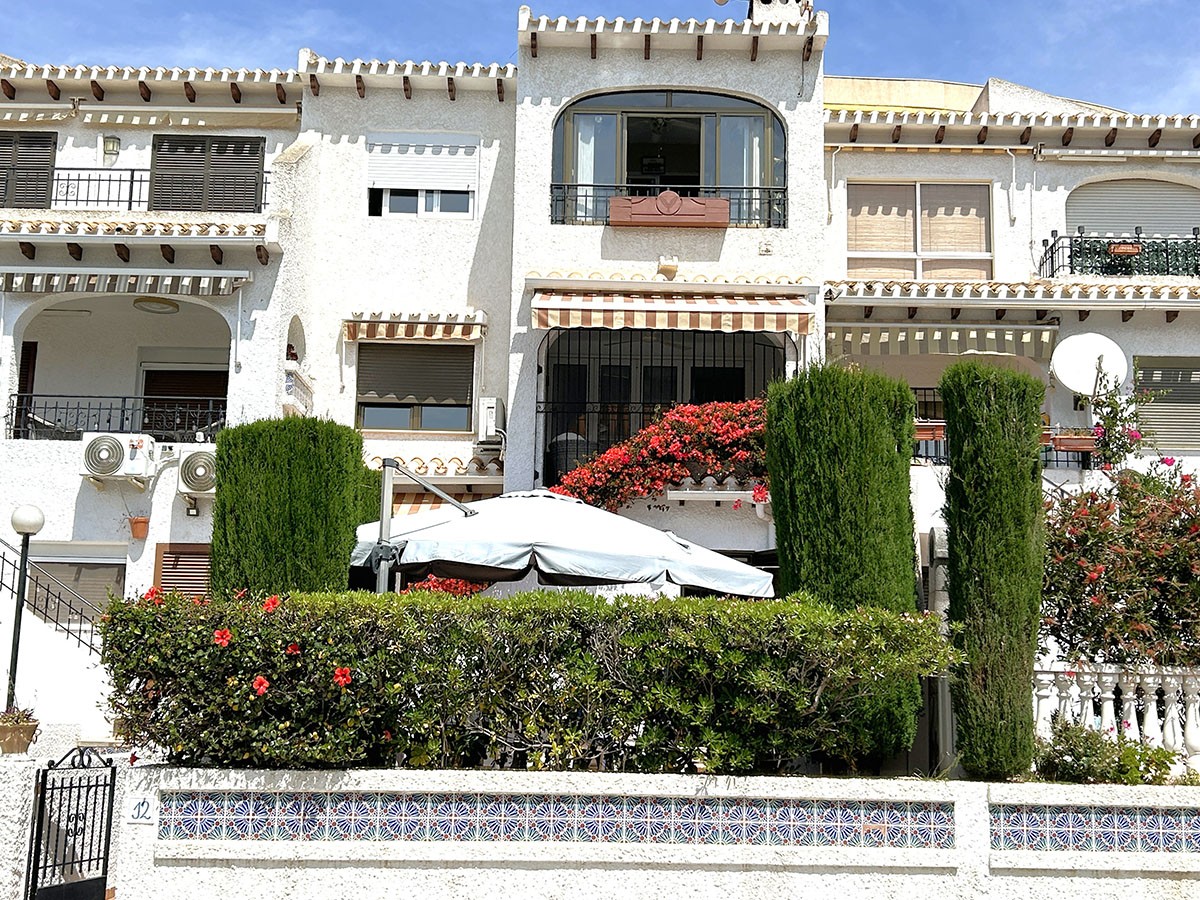 Resale - 3 Bedroom 3 Bathroom Townhouse in Orihuela Costa - Cabo Roig - Alicante