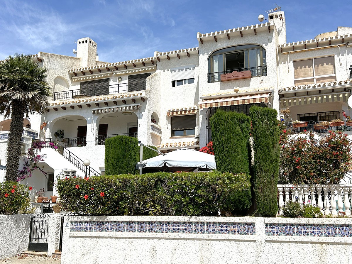 Resale - 3 Bedroom 3 Bathroom Townhouse in Orihuela Costa - Cabo Roig - Alicante