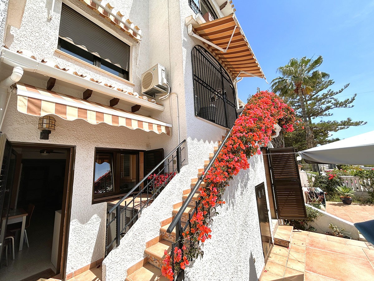Resale - 3 Bedroom 3 Bathroom Townhouse in Orihuela Costa - Cabo Roig - Alicante
