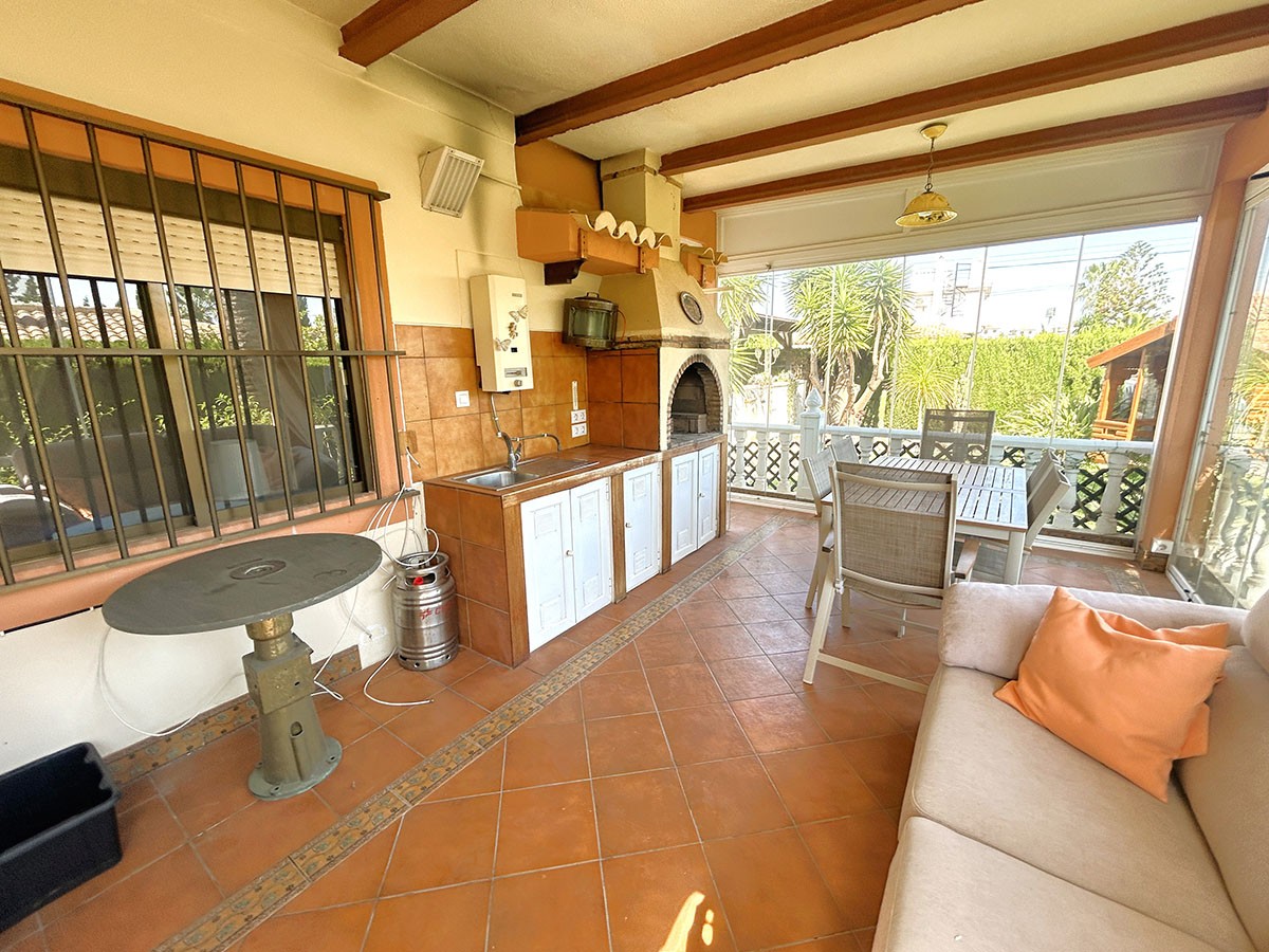 Resale - 3 Bedroom 2 Bathroom Villa in Orihuela Costa - Cabo Roig - Alicante
