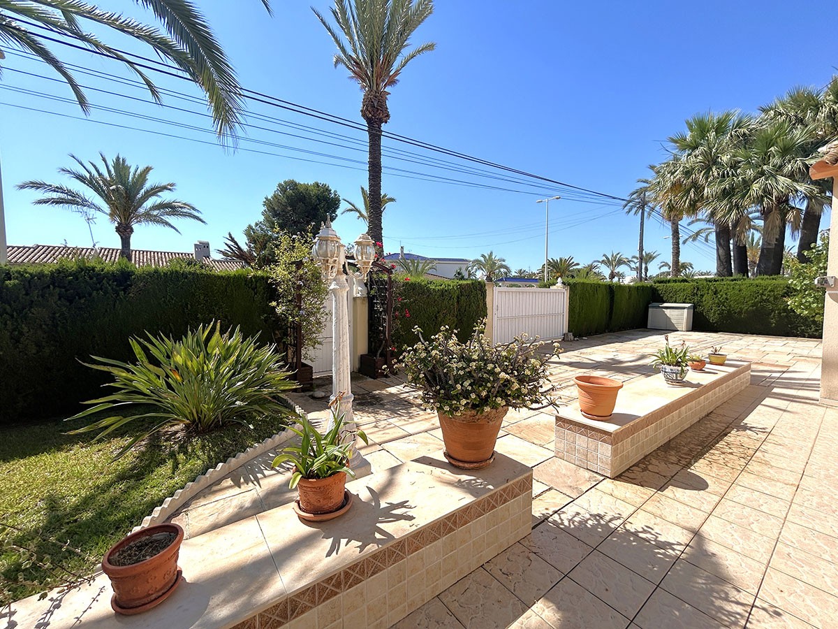 Resale - 3 Bedroom 2 Bathroom Villa in Orihuela Costa - Cabo Roig - Alicante
