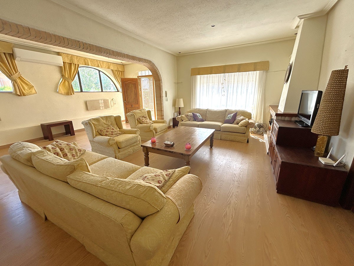 Resale - 3 Bedroom 2 Bathroom Villa in Orihuela Costa - Cabo Roig - Alicante