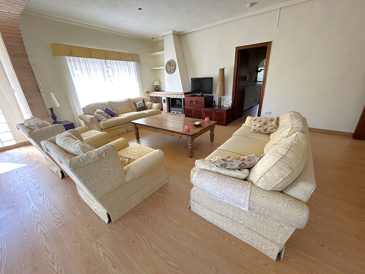 Resale - 3 Bedroom 2 Bathroom Villa in Orihuela Costa - Cabo Roig - Alicante