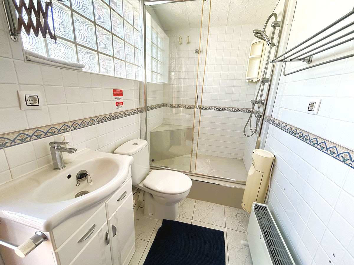 Resale - 3 Bedroom 2 Bathroom Villa in Orihuela Costa - Cabo Roig - Alicante