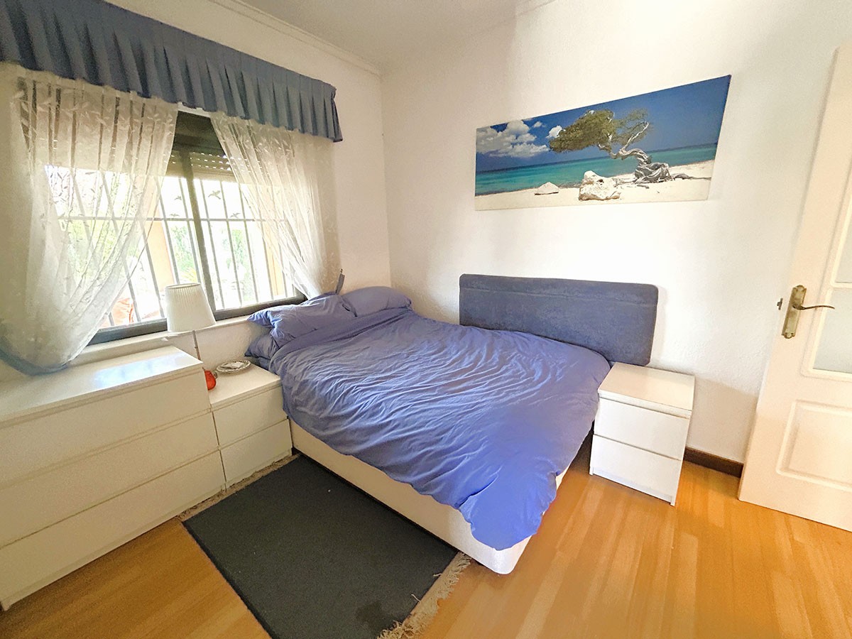 Resale - 3 Bedroom 2 Bathroom Villa in Orihuela Costa - Cabo Roig - Alicante