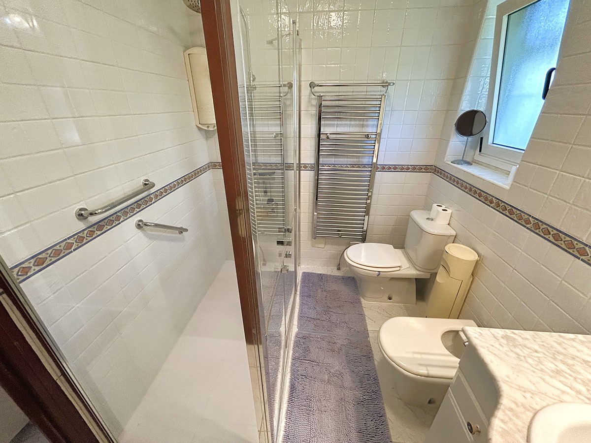 Resale - 3 Bedroom 2 Bathroom Villa in Orihuela Costa - Cabo Roig - Alicante