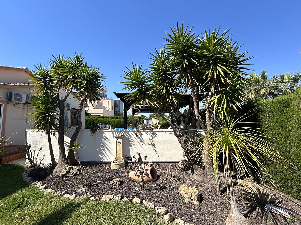 Resale - 3 Bedroom 2 Bathroom Villa in Orihuela Costa - Cabo Roig - Alicante