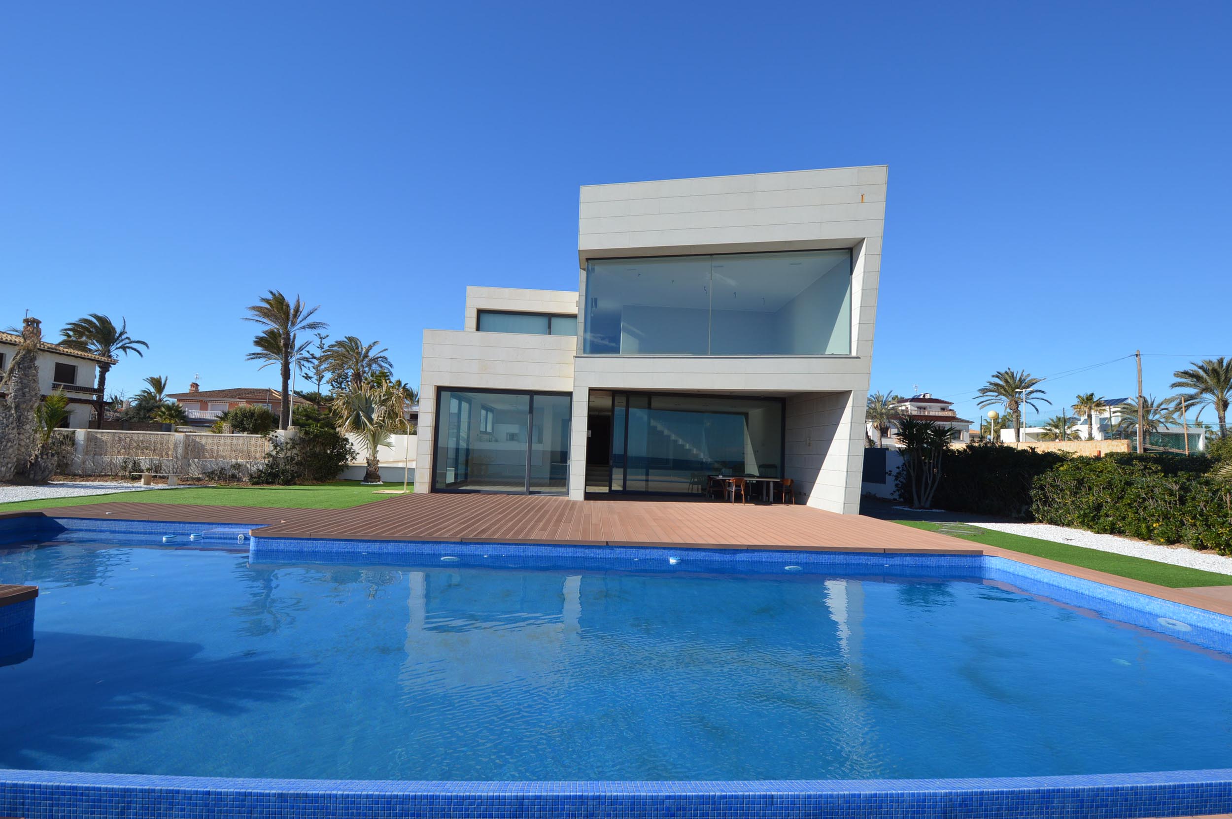 Resale - 6 Bedroom 5 Bathroom Villa in Orihuela Costa - Cabo Roig - Alicante