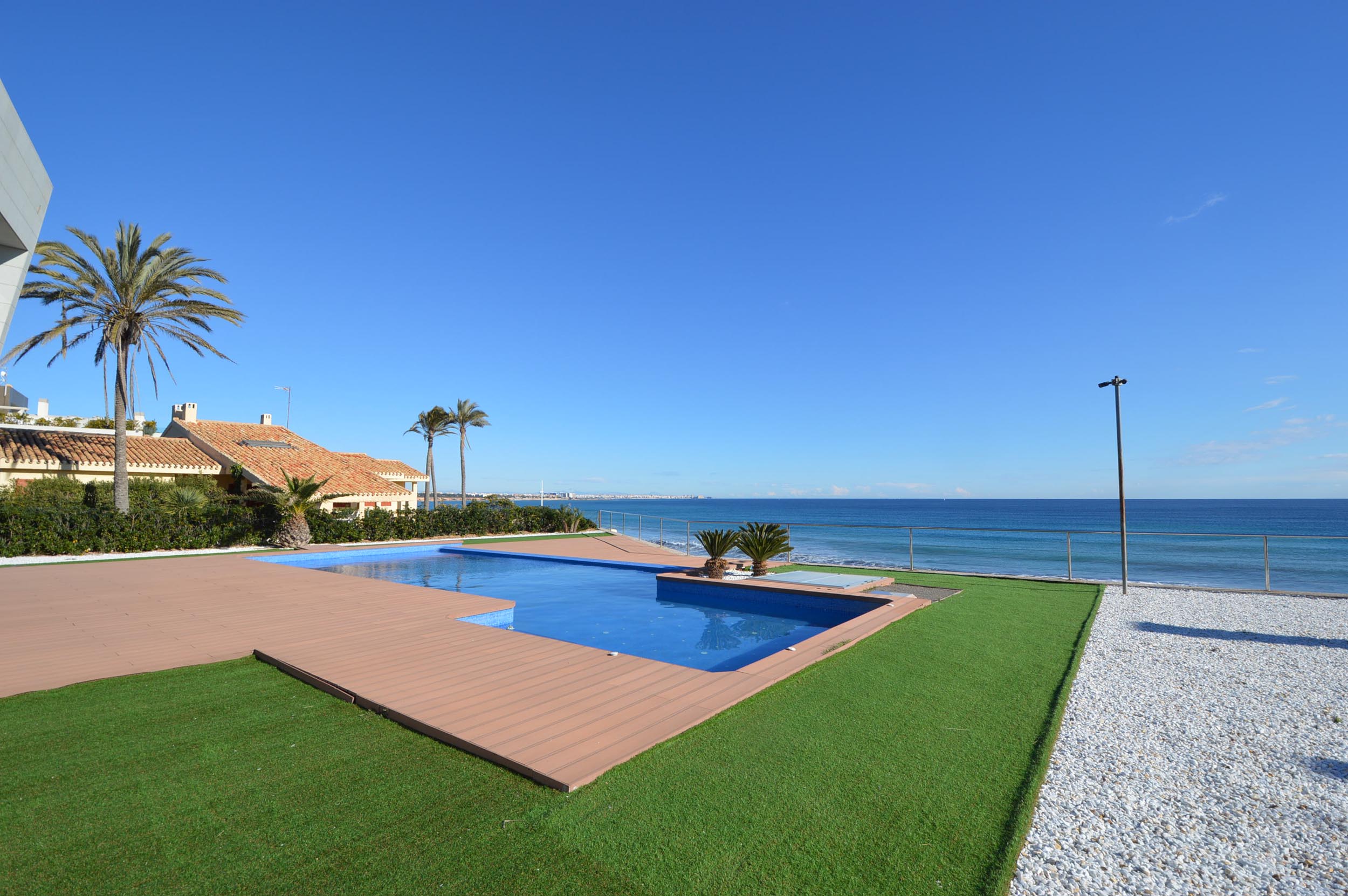 Resale - 6 Bedroom 5 Bathroom Villa in Orihuela Costa - Cabo Roig - Alicante