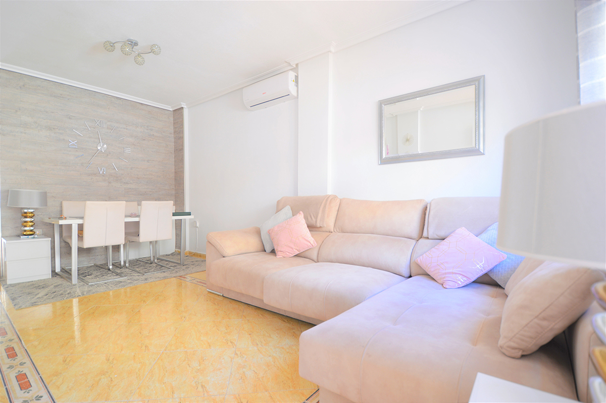 Resale - 3 Bedroom 3 Bathroom Townhouse in Orihuela Costa - Playa Flamenca - Alicante