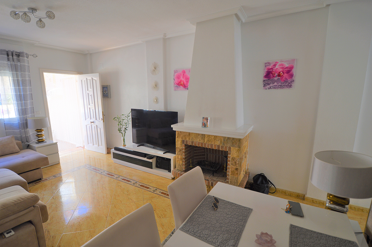 Resale - 3 Bedroom 3 Bathroom Townhouse in Orihuela Costa - Playa Flamenca - Alicante