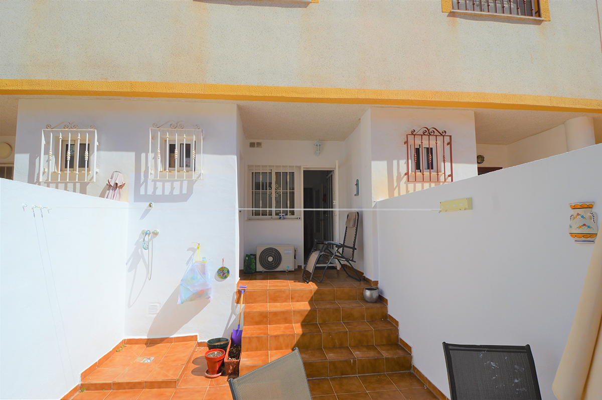 Resale - 3 Bedroom 3 Bathroom Townhouse in Orihuela Costa - Playa Flamenca - Alicante