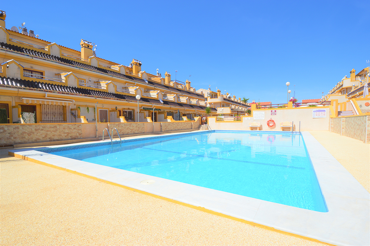 Resale - 3 Bedroom 3 Bathroom Townhouse in Orihuela Costa - Playa Flamenca - Alicante