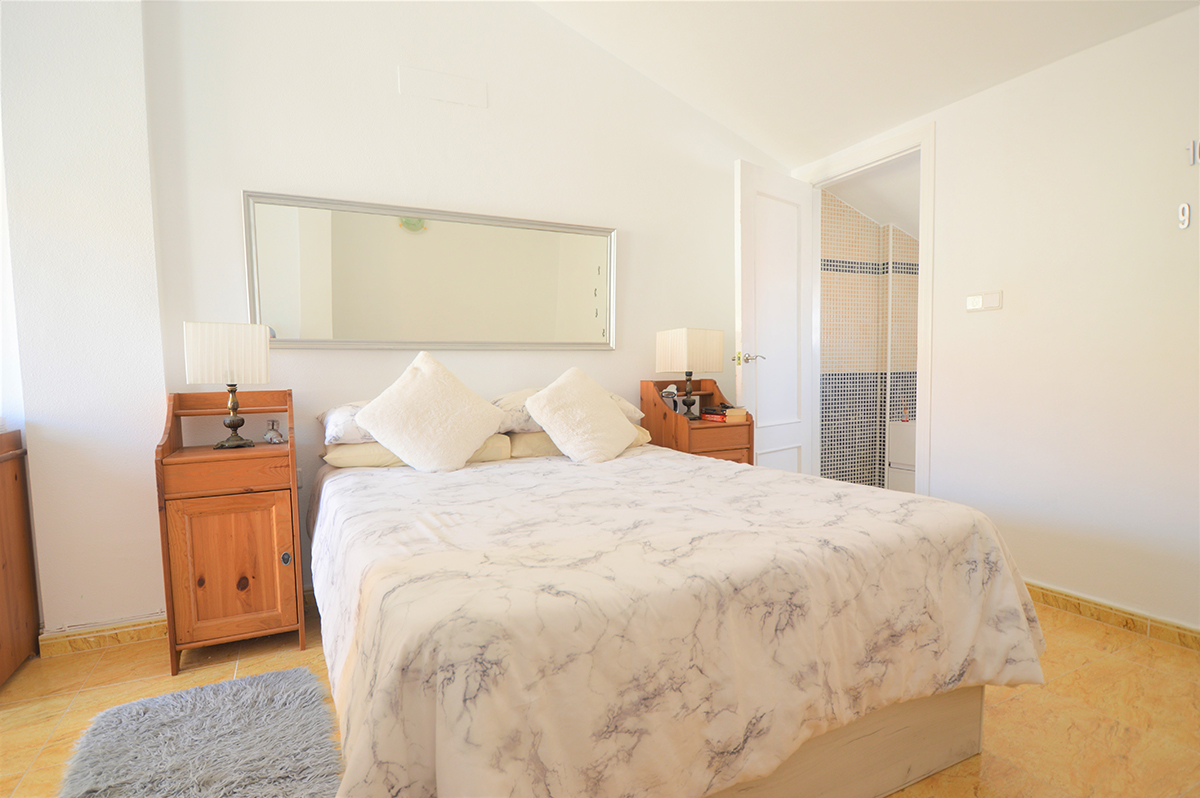 Resale - 3 Bedroom 3 Bathroom Townhouse in Orihuela Costa - Playa Flamenca - Alicante