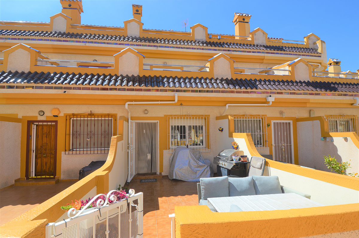 Resale - 3 Bedroom 3 Bathroom Townhouse in Orihuela Costa - Playa Flamenca - Alicante