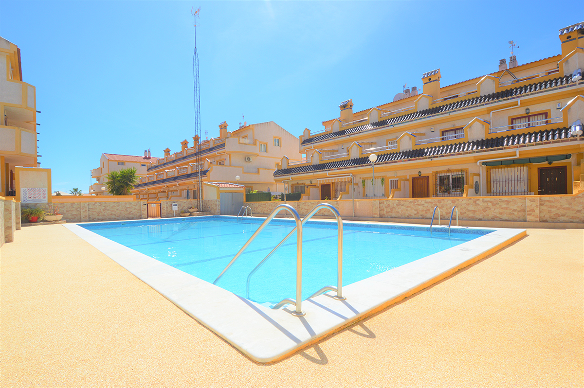 Resale - 3 Bedroom 3 Bathroom Townhouse in Orihuela Costa - Playa Flamenca - Alicante